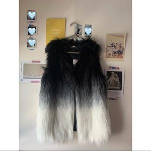 black to white gradient coco colette faux fur vest size s